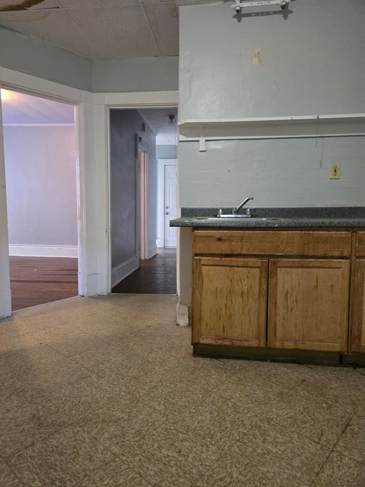236 Locust St #2R - Photo 3 of 9
