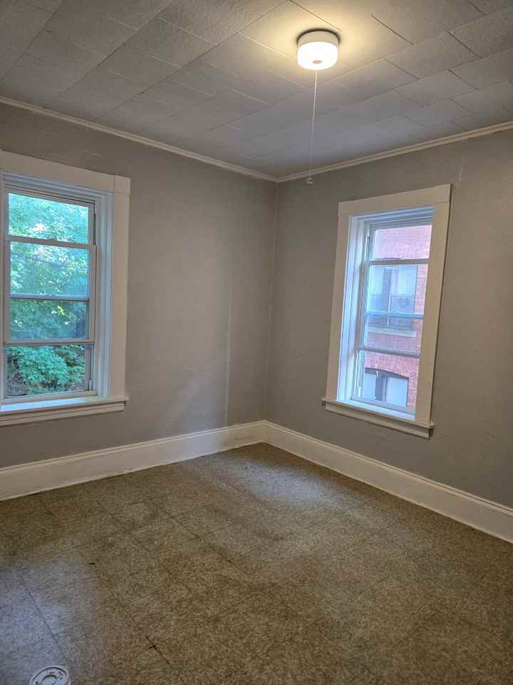 236 Locust St #2R - Photo 4 of 9