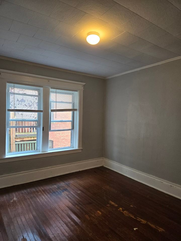 236 Locust St #2R - Photo 5 of 9