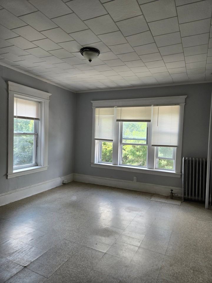 236 Locust St #2R - Photo 6 of 9