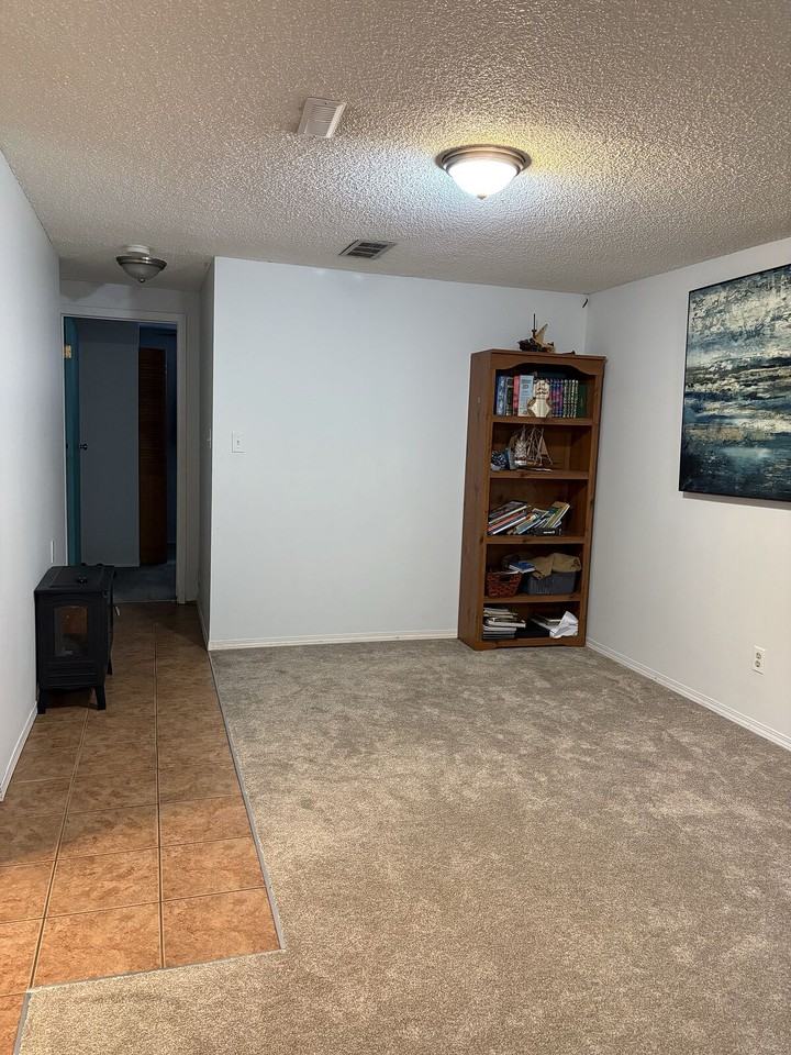 Maddock Way Ne - Photo 3 of 6