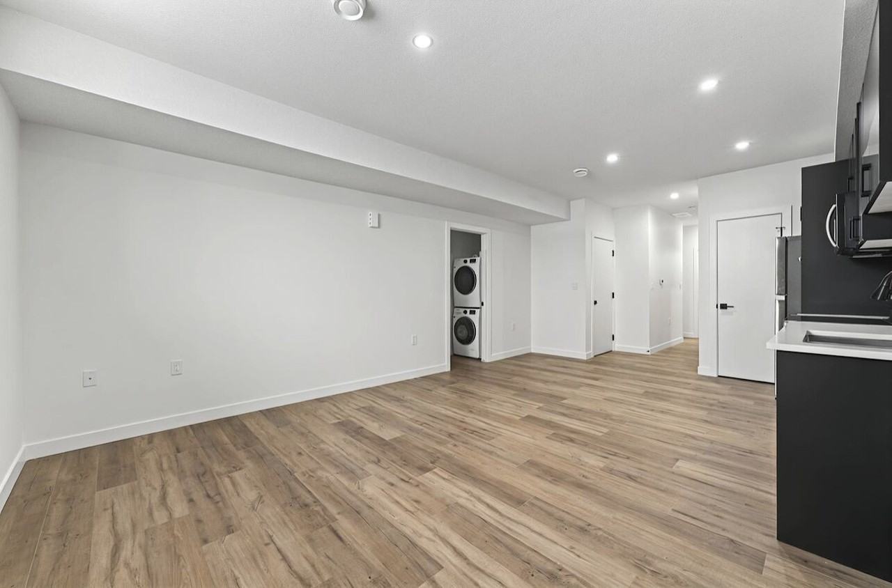 211 29 St Sw - Photo 3 of 10
