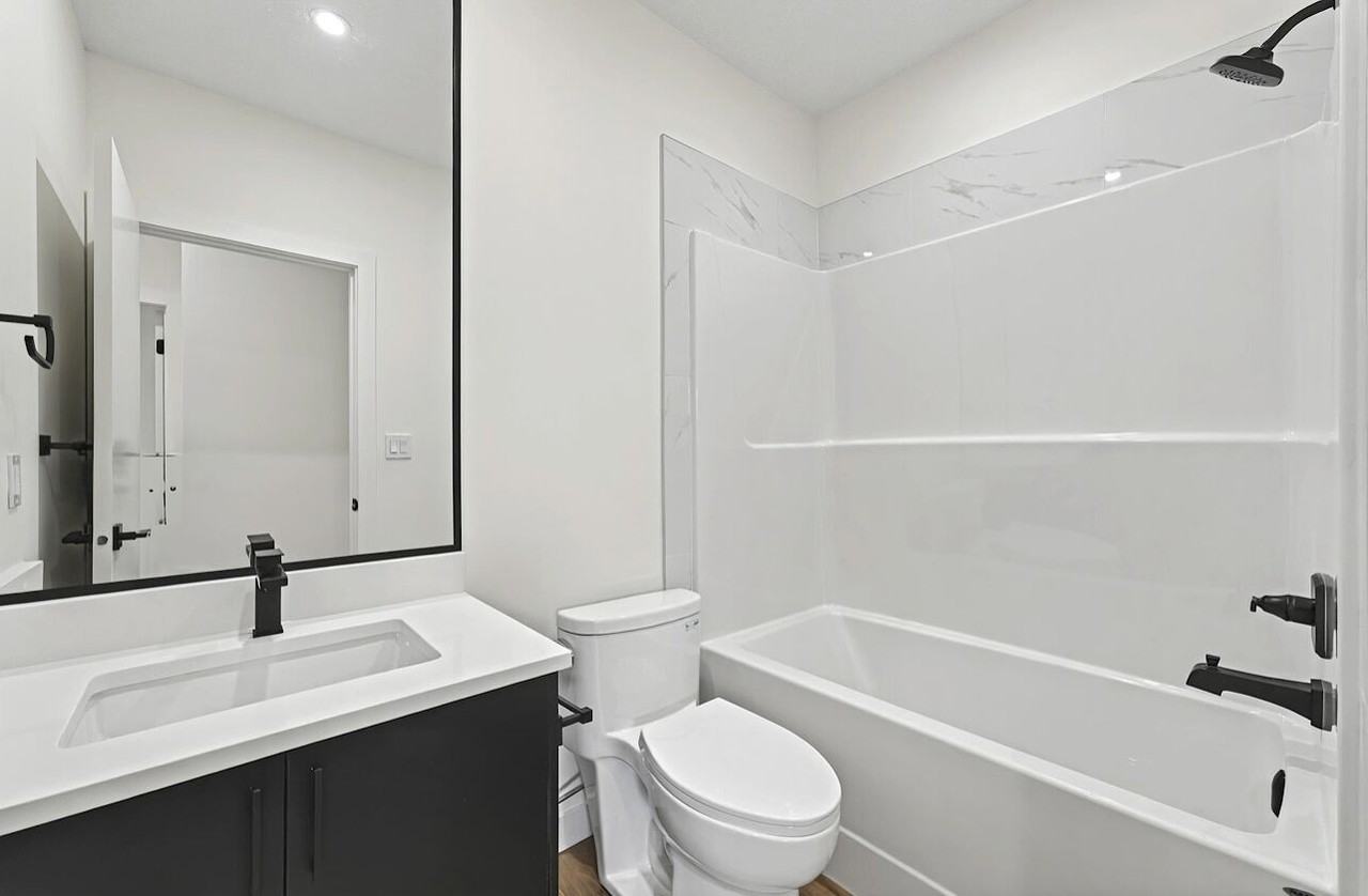211 29 St Sw - Photo 6 of 10