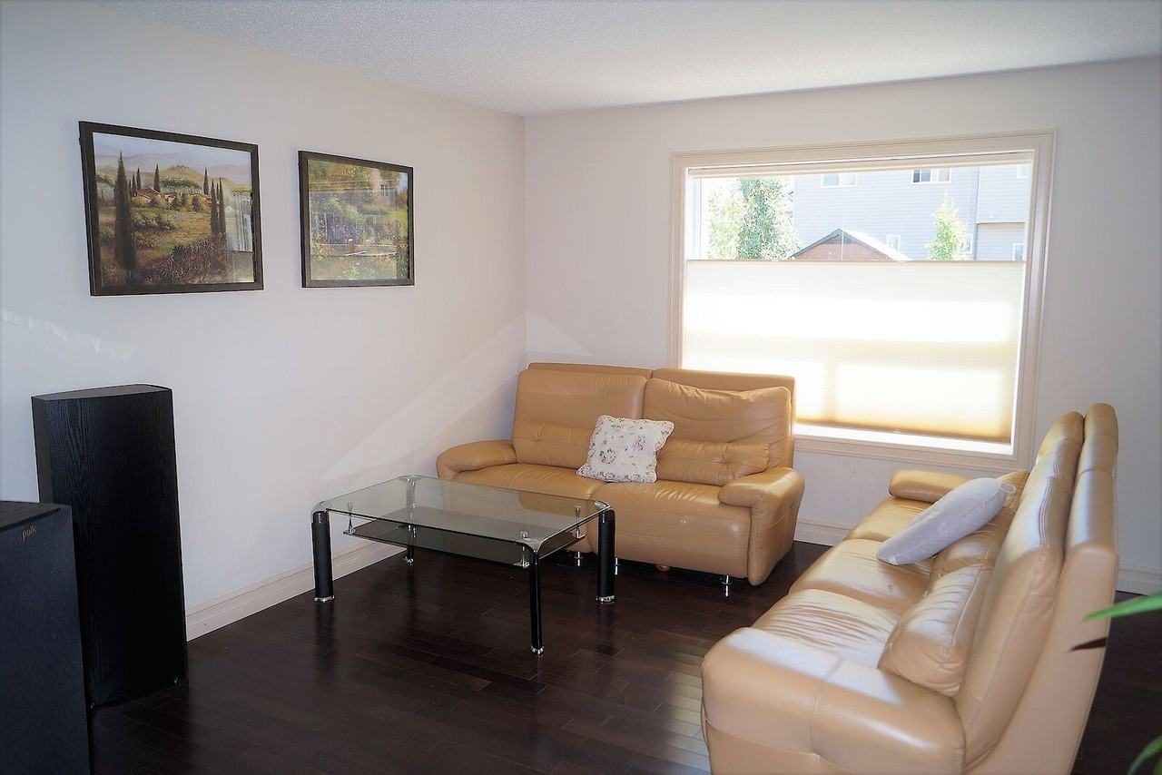11609 16a Ave Sw - Photo 3 of 23