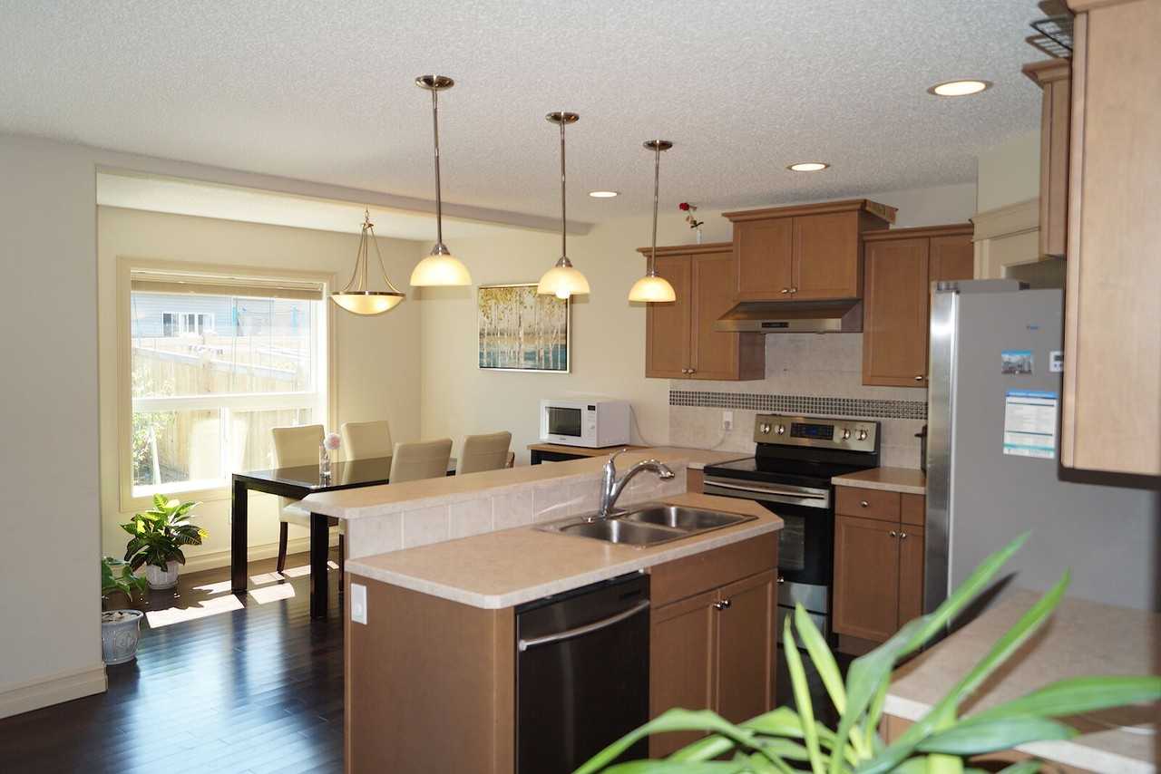 11609 16a Ave Sw - Photo 4 of 23