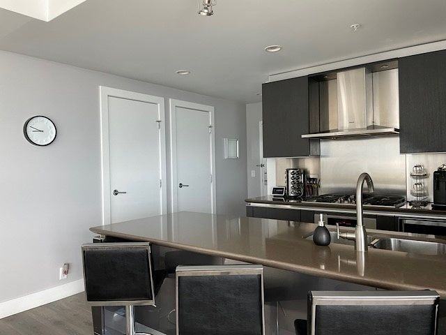 433 Arriva Condominiums - Photo 2 of 12