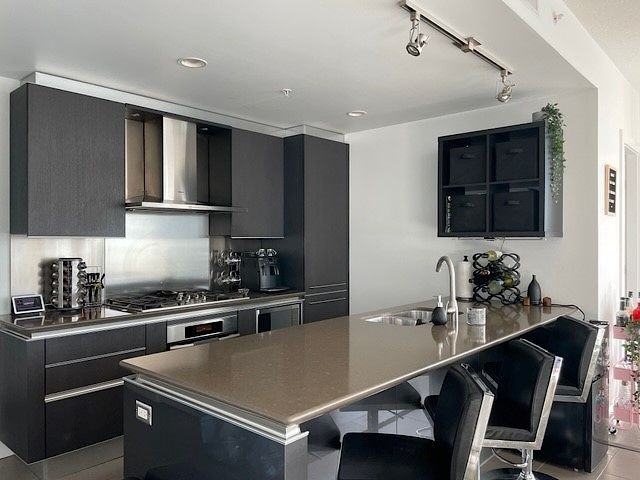 433 Arriva Condominiums - Photo 3 of 12