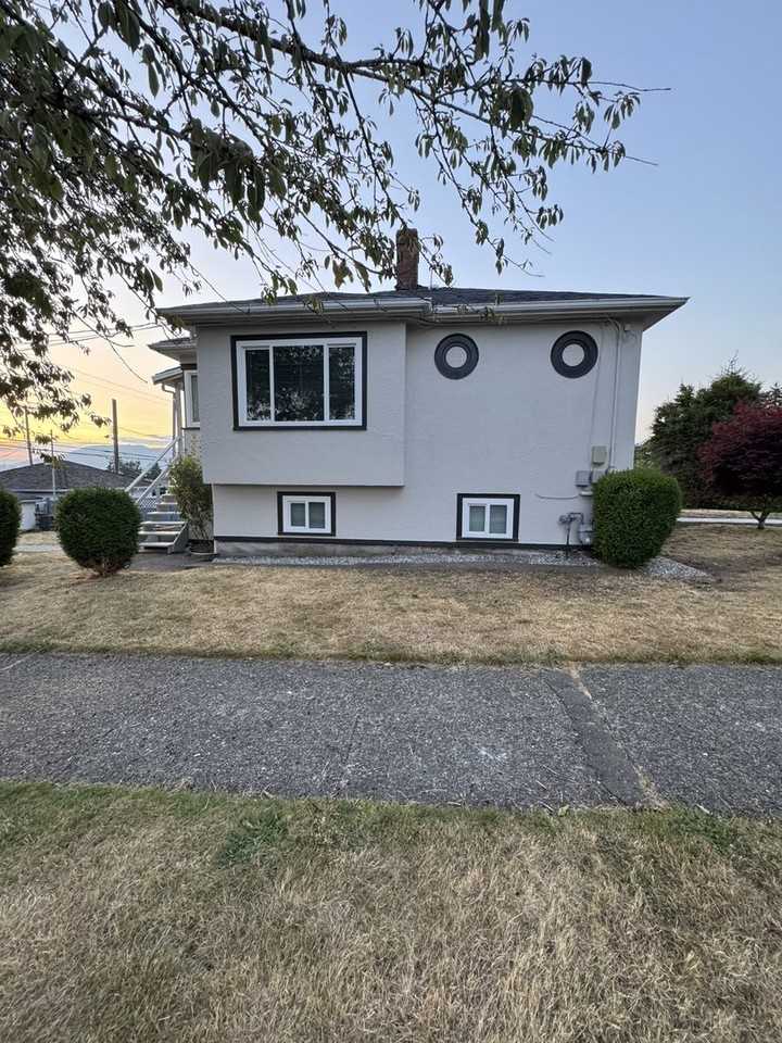 3995 Slocan St - Photo 5 of 28
