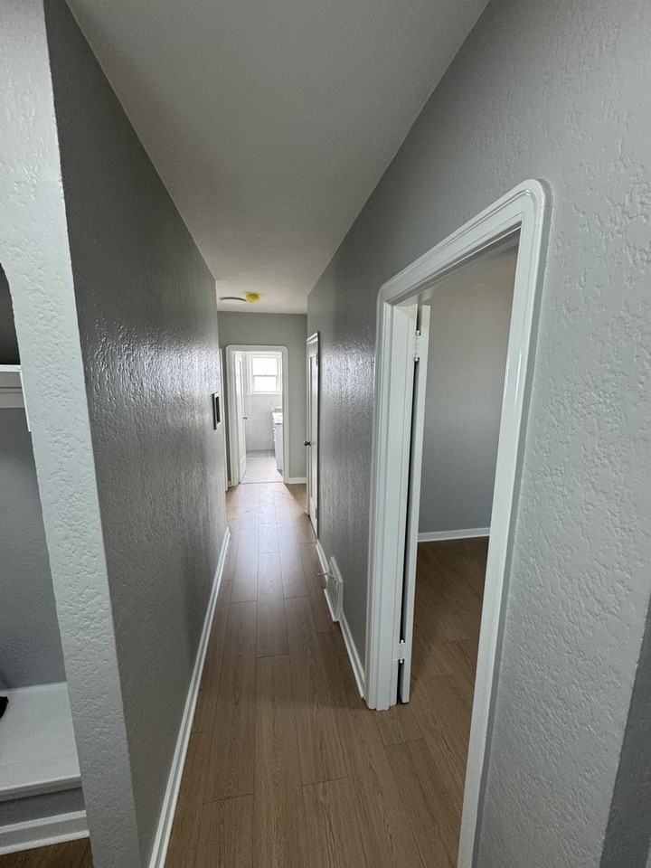 3995 Slocan St - Photo 7 of 28