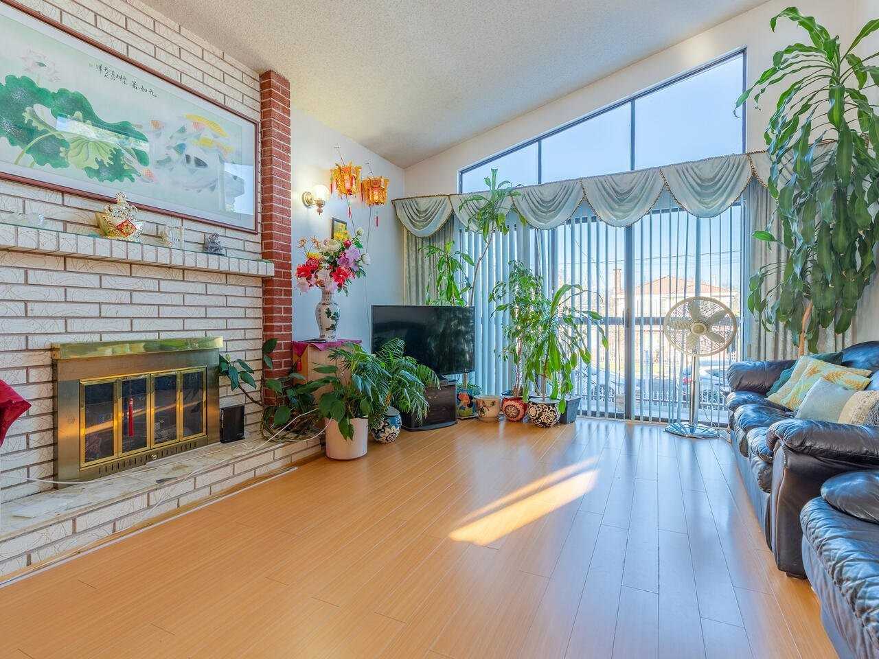 2826 Euclid Ave - Photo 2 of 16
