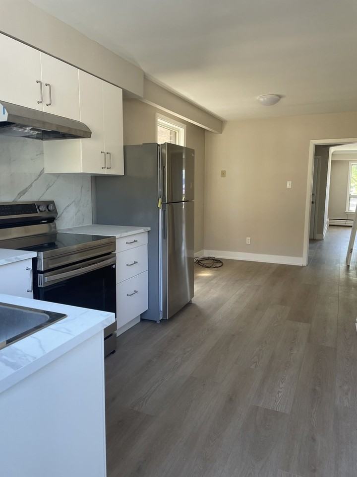 381 Royal York Rd - Photo 4 of 8