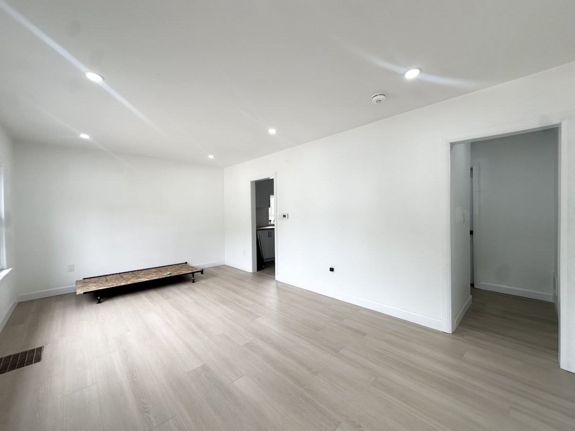 419 Ronald St - Photo 4 of 10