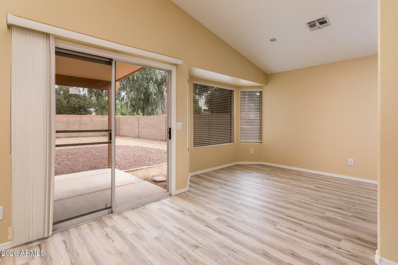 12566 W Palm Ln - Photo 4 of 21