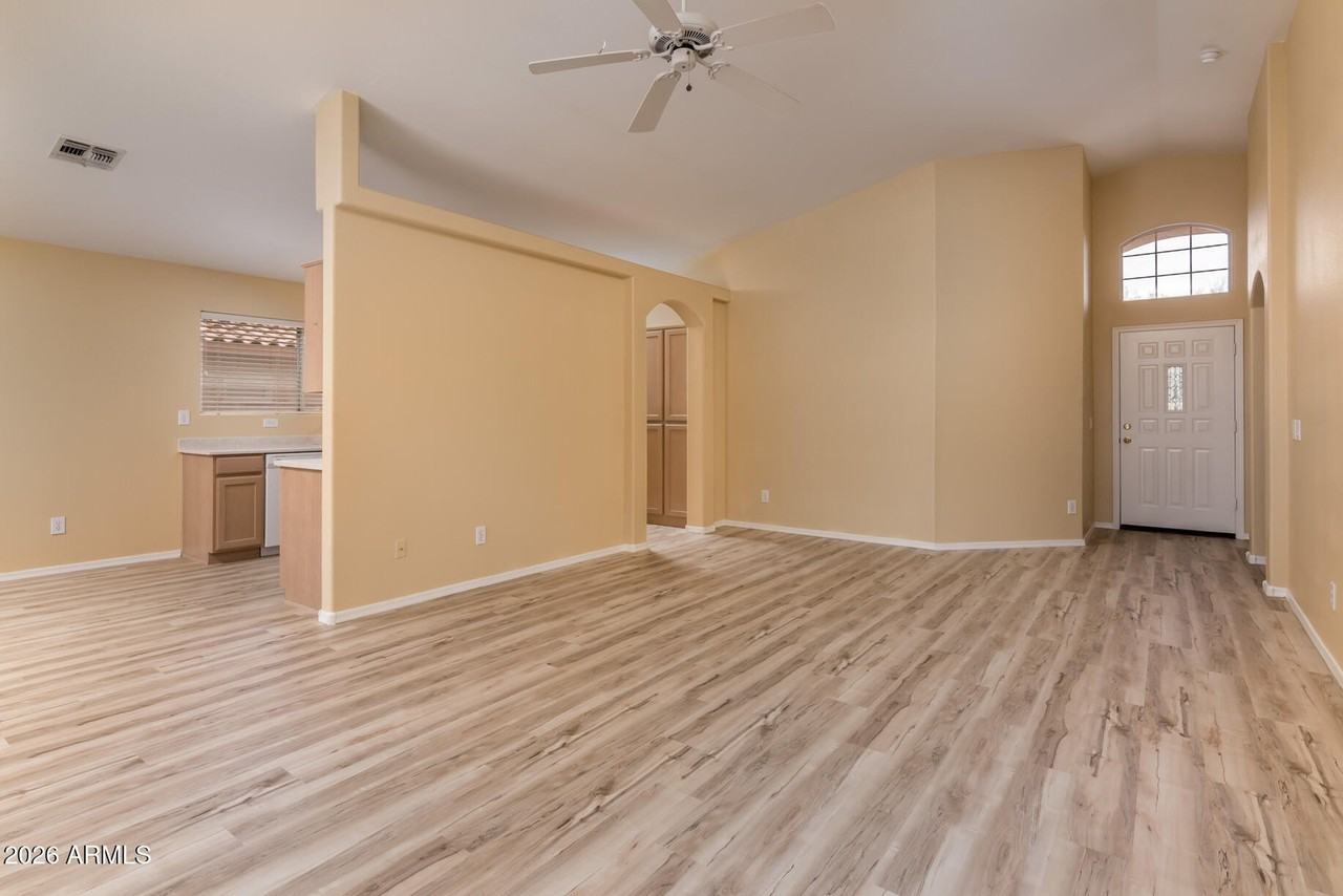 12566 W Palm Ln - Photo 5 of 21