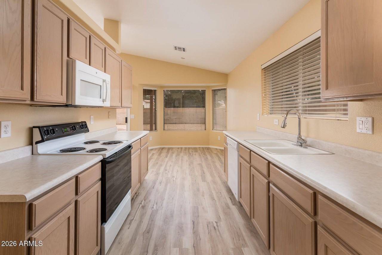 12566 W Palm Ln - Photo 6 of 21