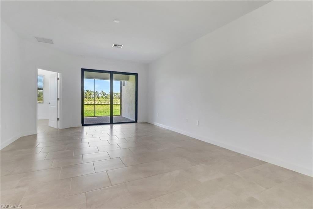 19588 Hinkley Dr - Photo 5 of 40