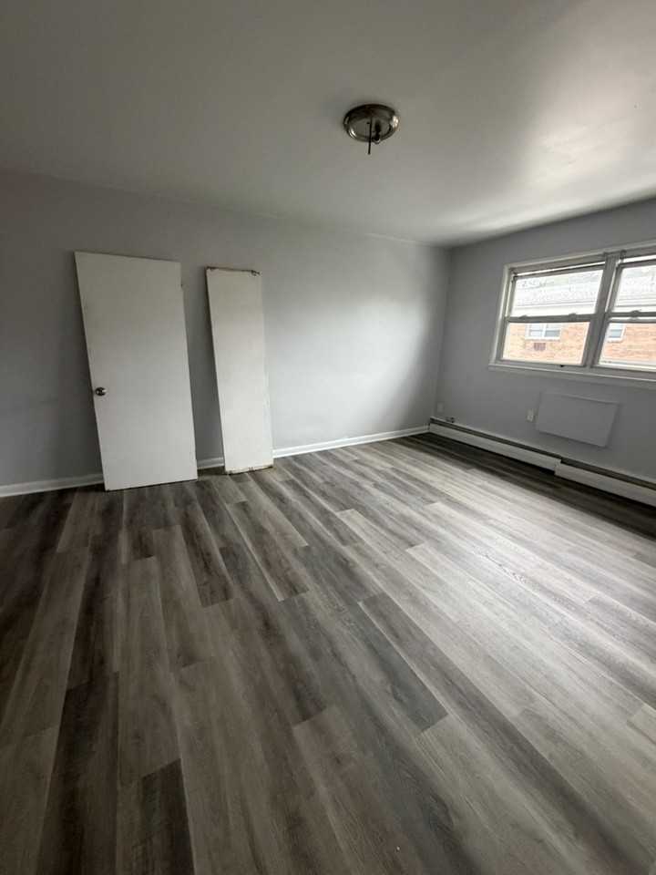 1310 E Johnson St - Photo 2 of 4