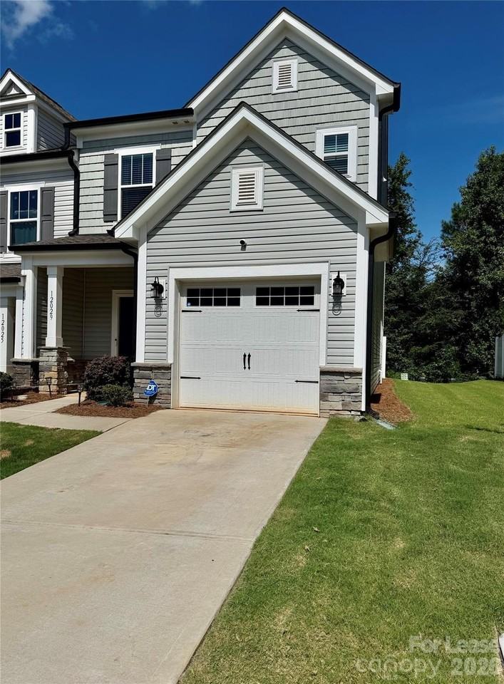 12029 Basking Dr - Photo 2 of 28