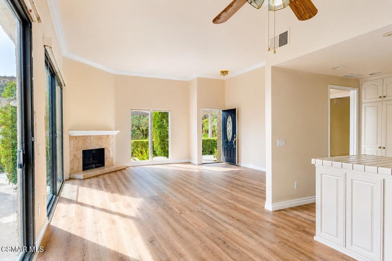 32355 Saddle Mountain Dr - Photo 3 of 5