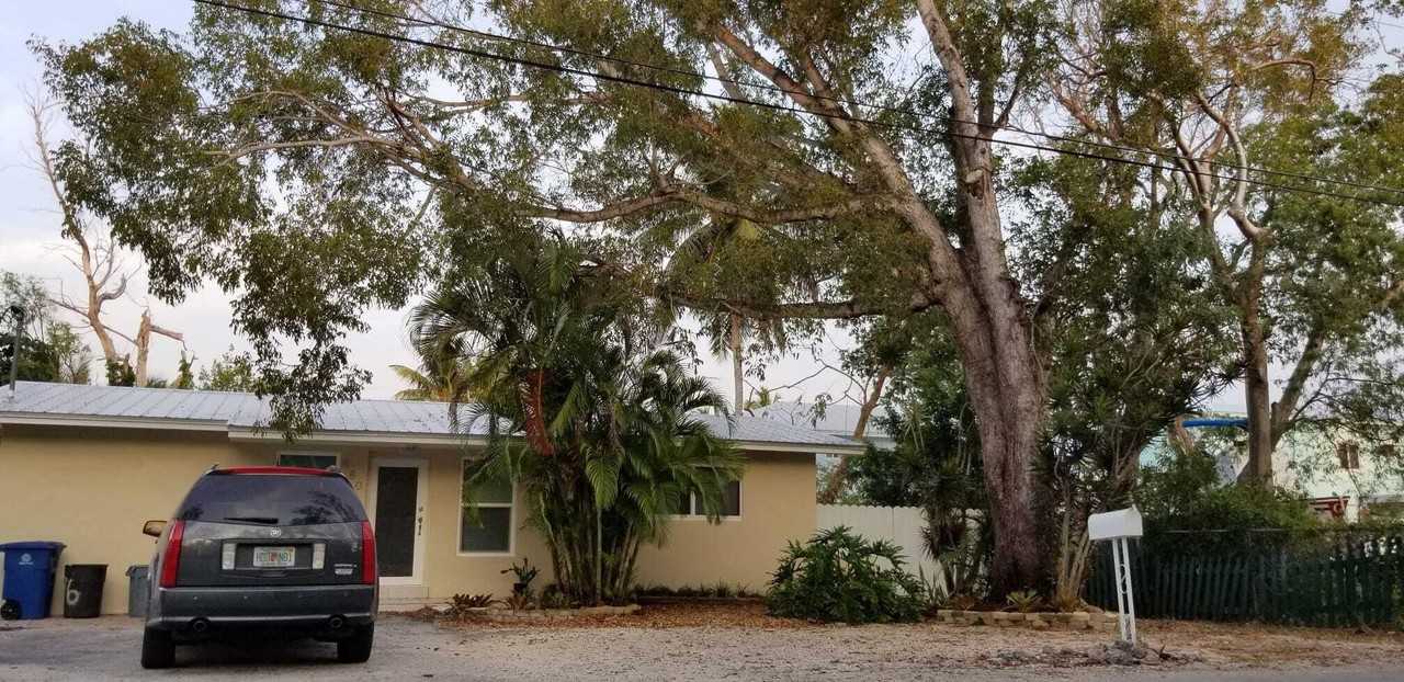 980 Oleander Rd - Photo 2 of 5