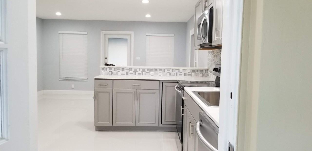 980 Oleander Rd - Photo 4 of 5