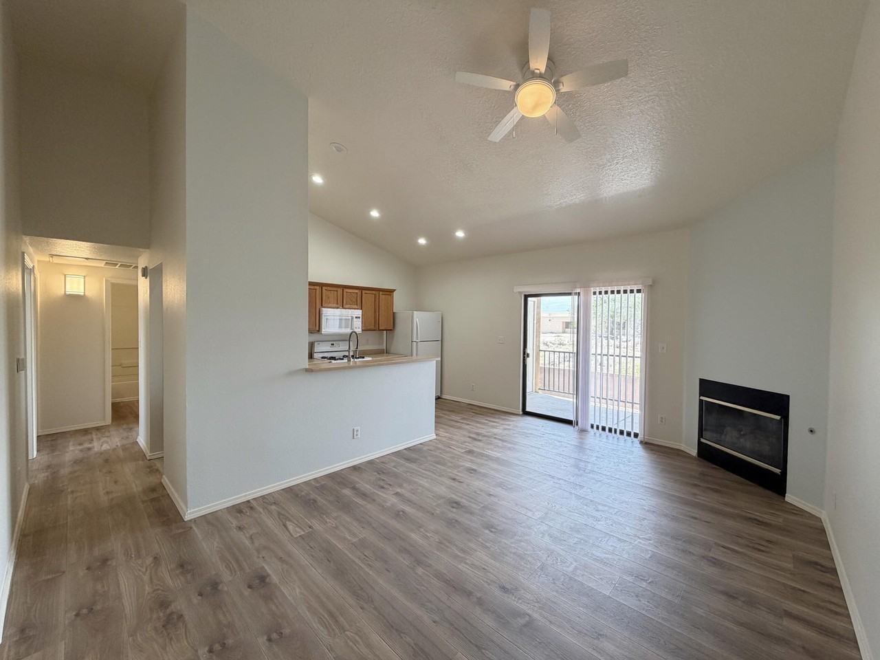 1105 Meadowlark Way Se #C - Photo 4 of 30