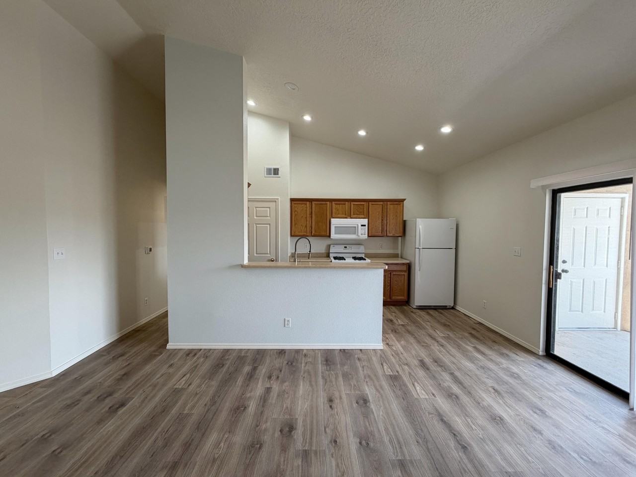 1105 Meadowlark Way Se #C - Photo 5 of 30