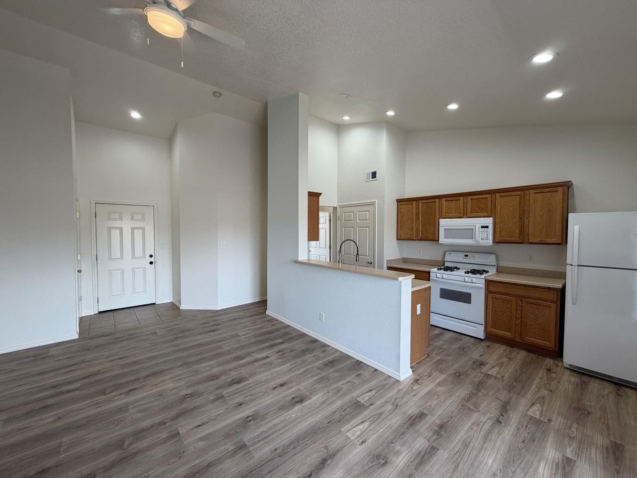 1105 Meadowlark Way Se #C - Photo 6 of 30