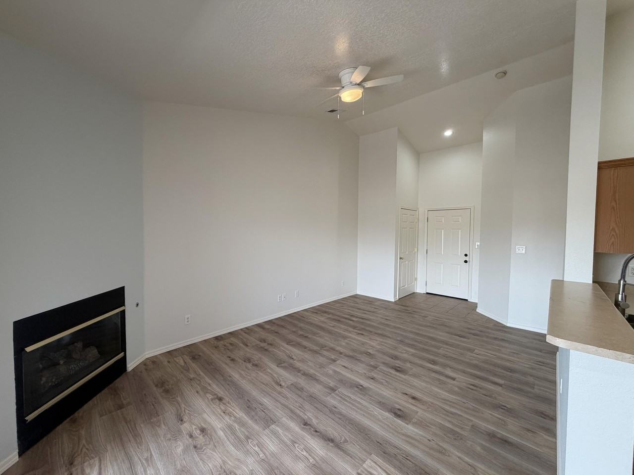1105 Meadowlark Way Se #C - Photo 7 of 30