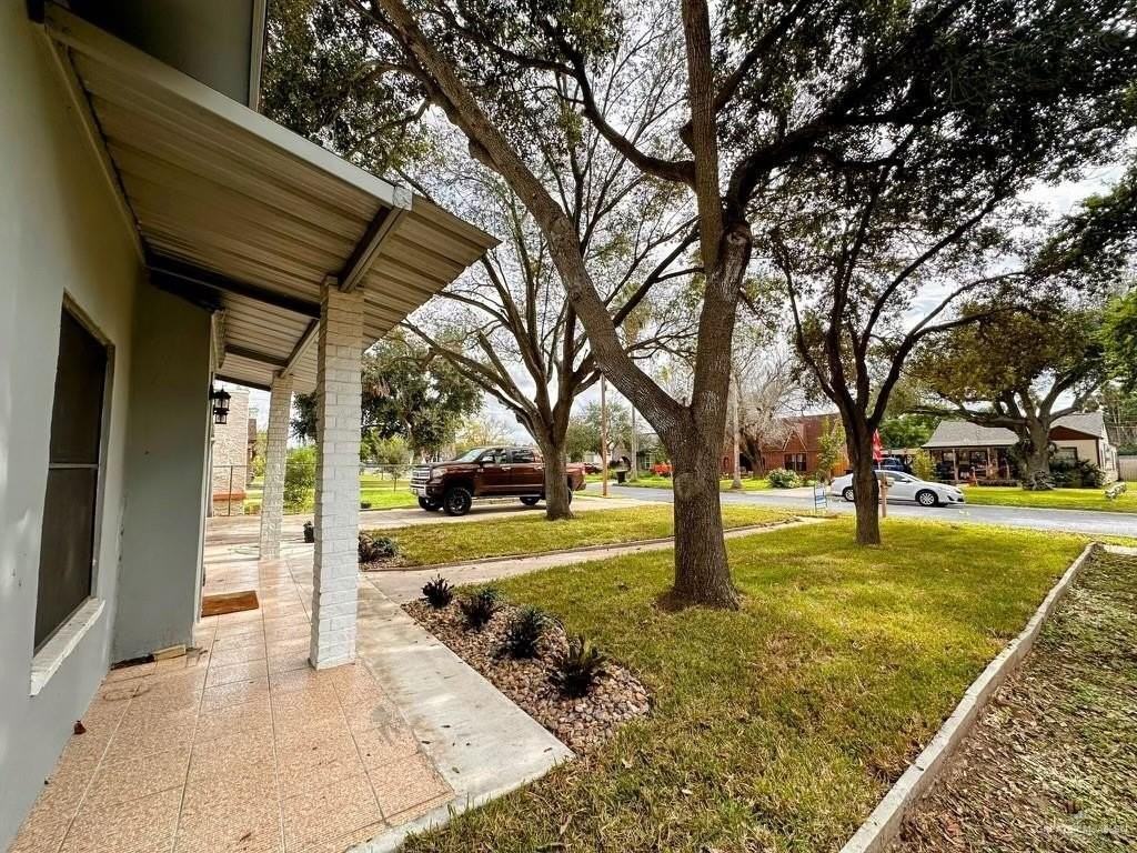 1212 W Maple Ave - Photo 3 of 32