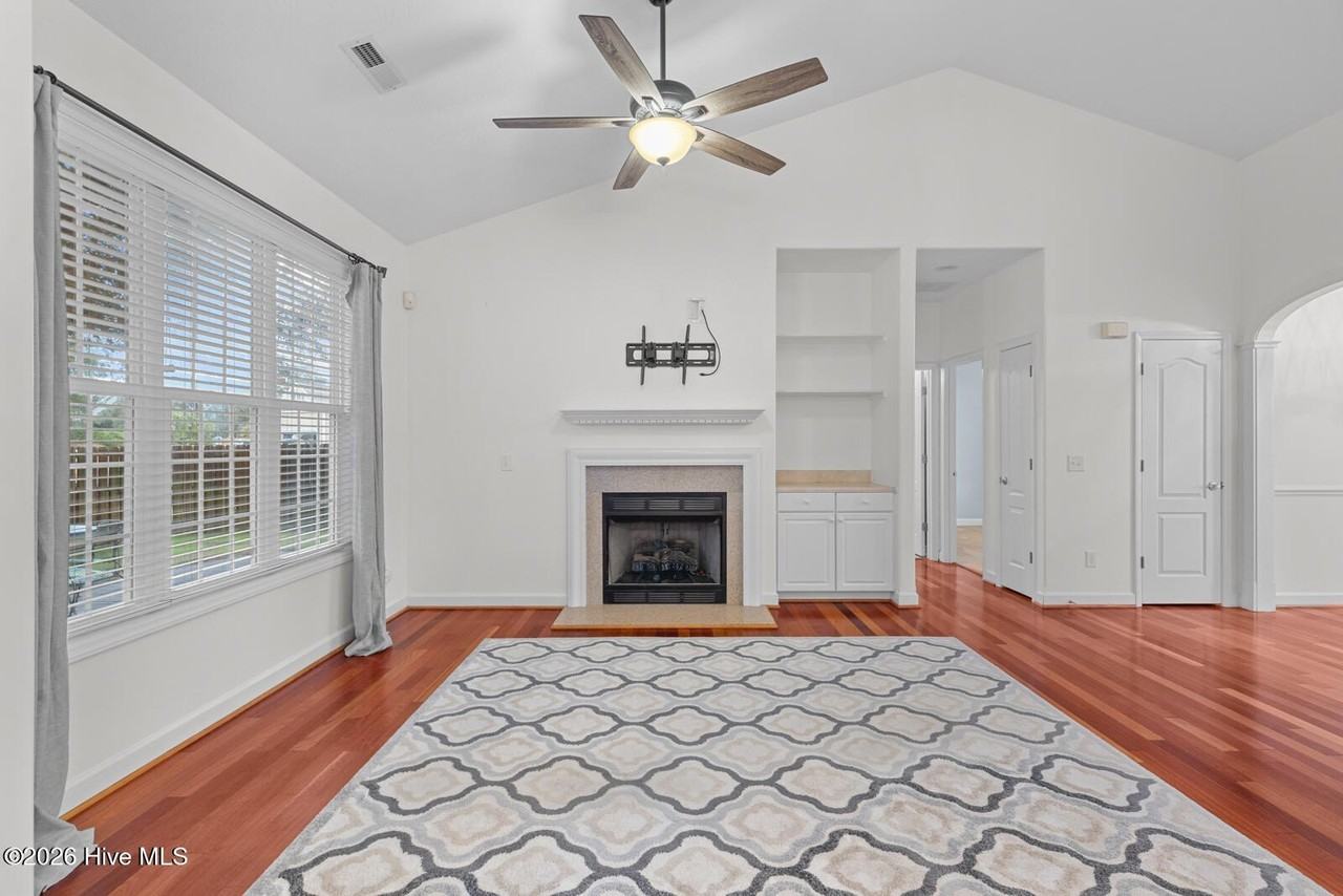 38 Amber Ct - Photo 7 of 33