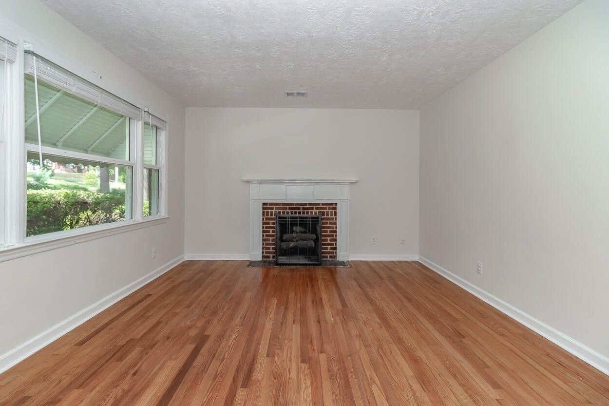 2709 Hazel St - Photo 4 of 22