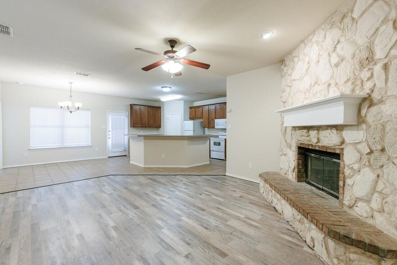 2616 111th St - Photo 3 of 27