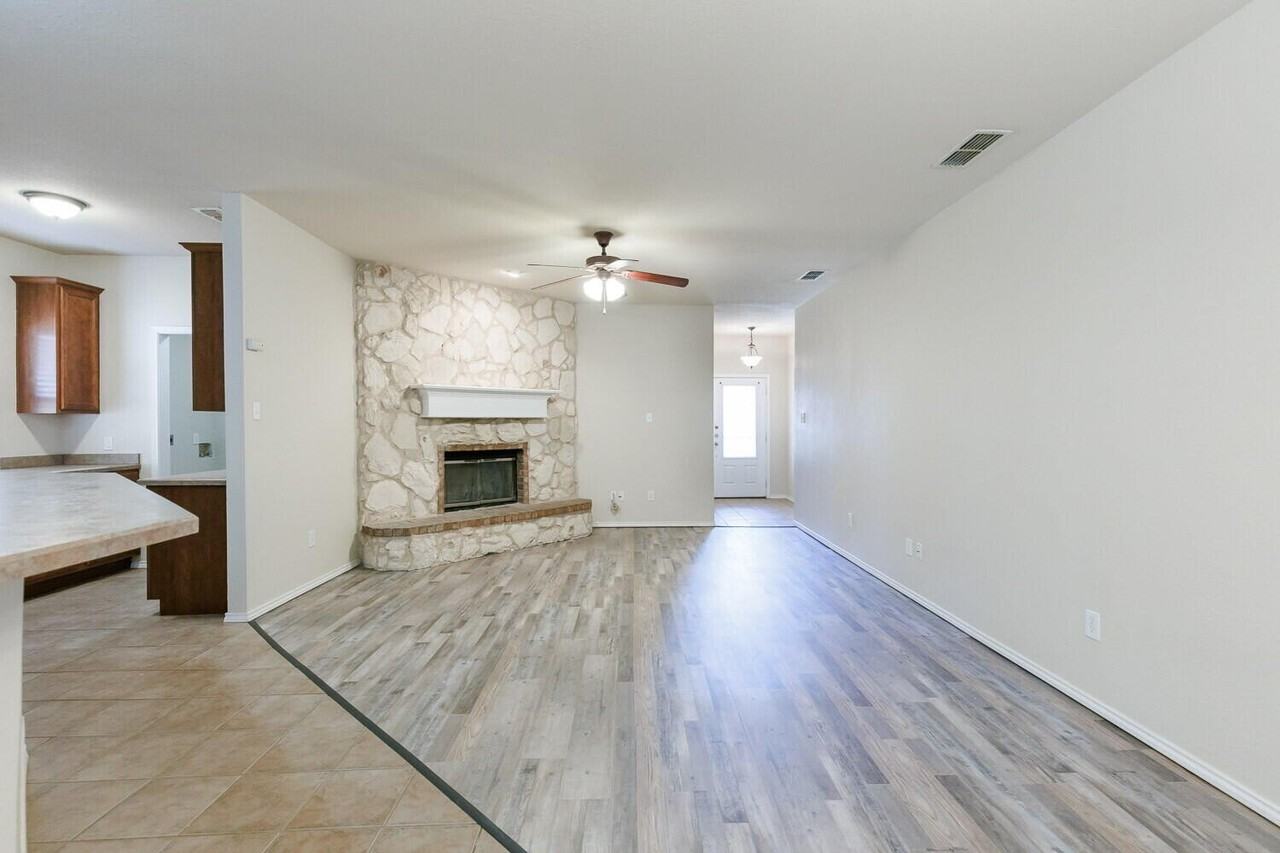 2616 111th St - Photo 4 of 27
