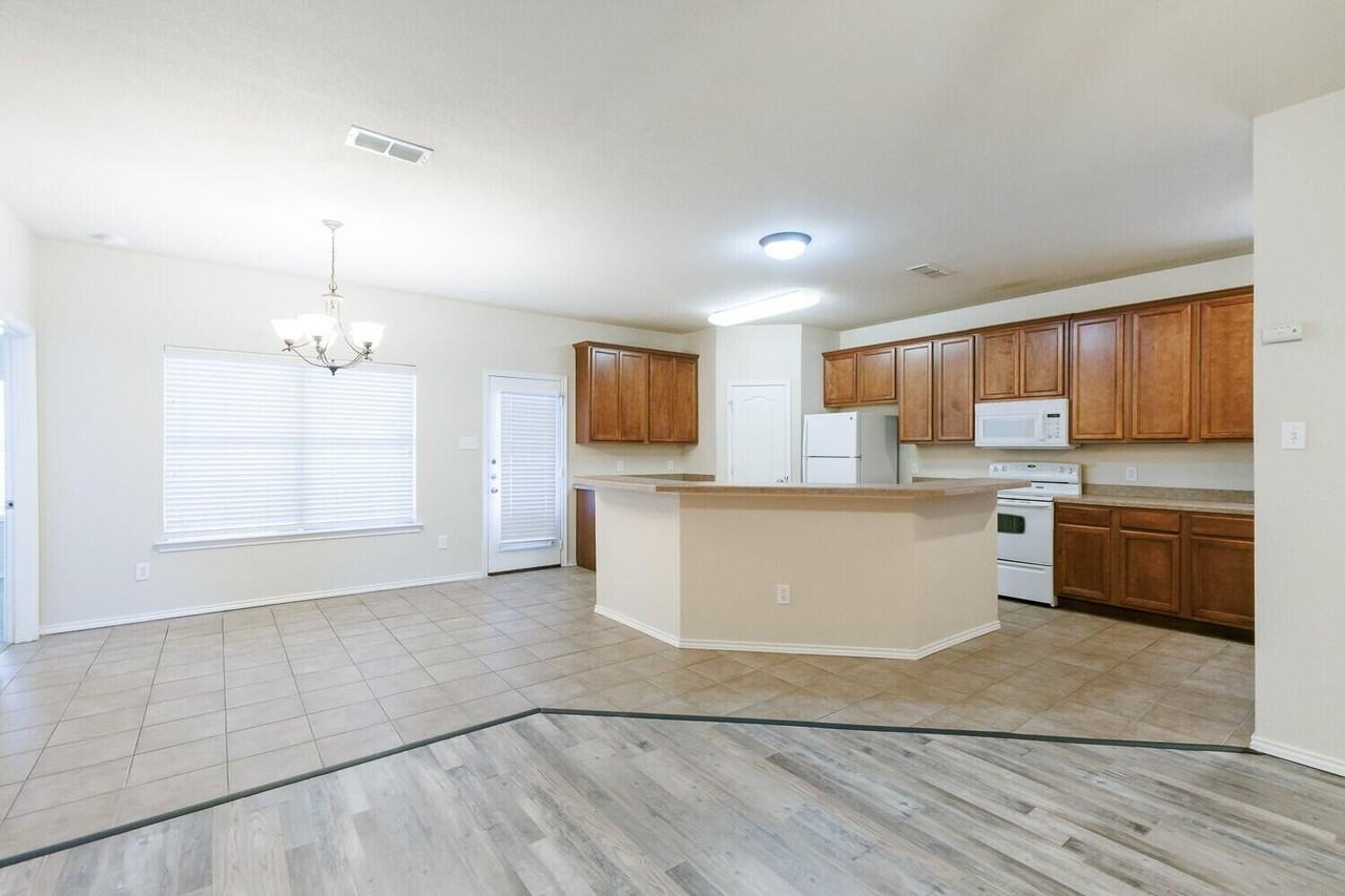 2616 111th St - Photo 6 of 27