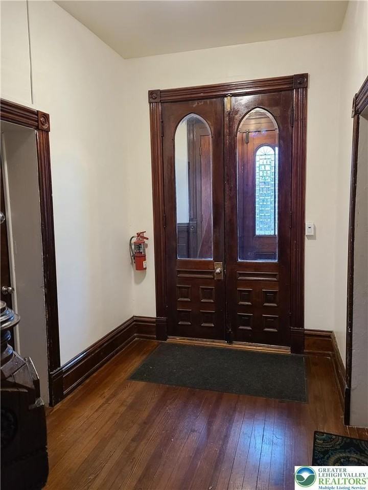 507 1st Ave #2R - Photo 3 of 28