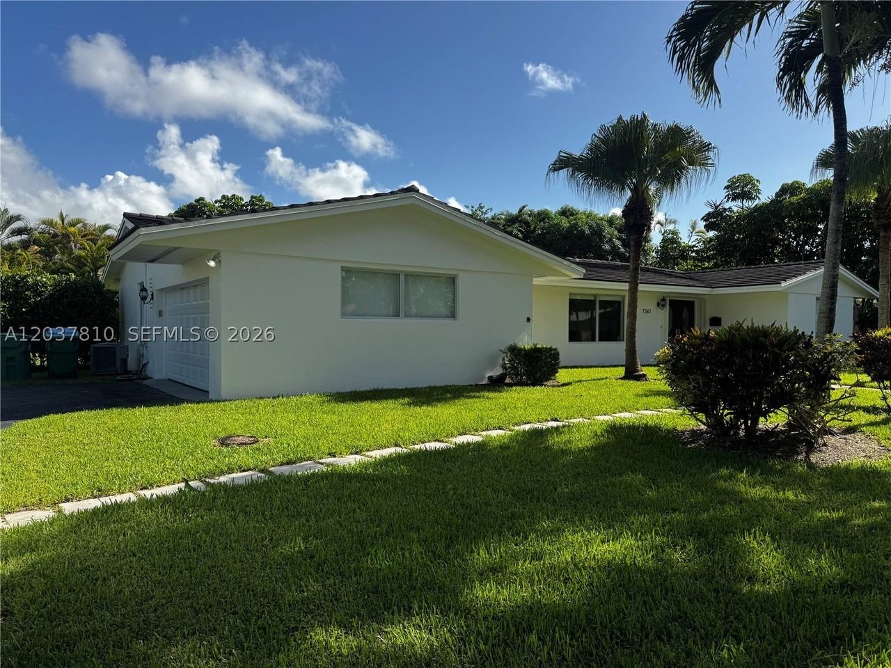 7361 Sw 117th Ter - Photo 2 of 34