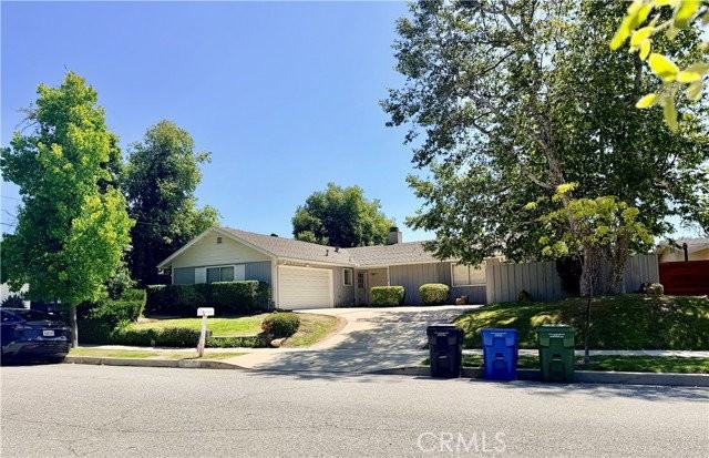 26088 Adamor Rd - Photo 4 of 8