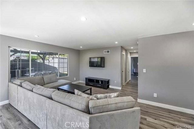19221 Napa St - Photo 4 of 8