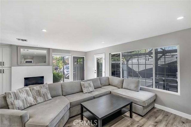 19221 Napa St - Photo 6 of 8