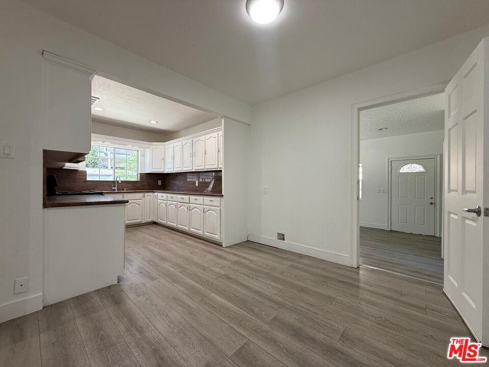 6742 Radford Ave - Photo 4 of 8