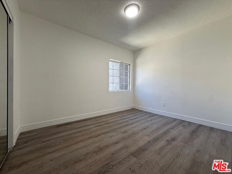 6742 Radford Ave - Photo 5 of 8