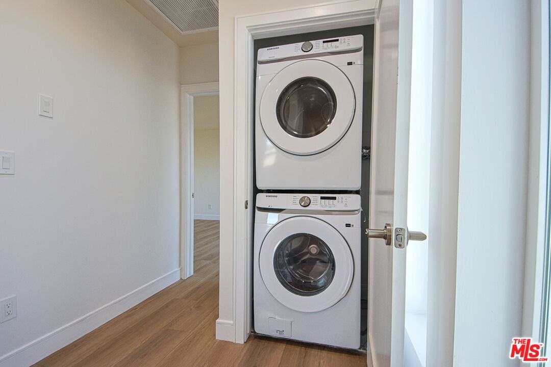 10803 1/2 Kling St #1-2 - Photo 5 of 8