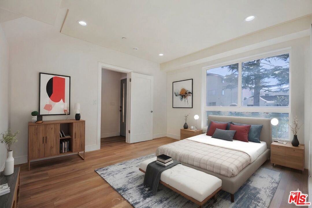 10803 1/2 Kling St #1-2 - Photo 7 of 8