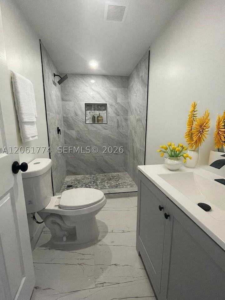 1400 N 74th Ter - Photo 5 of 6