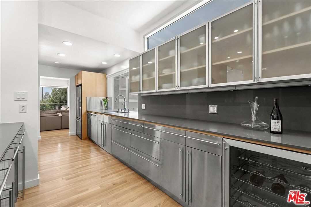 3567 Woodcliff Rd - Photo 3 of 8