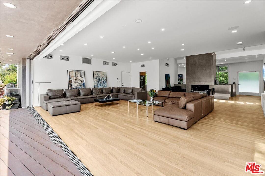 3567 Woodcliff Rd - Photo 5 of 8