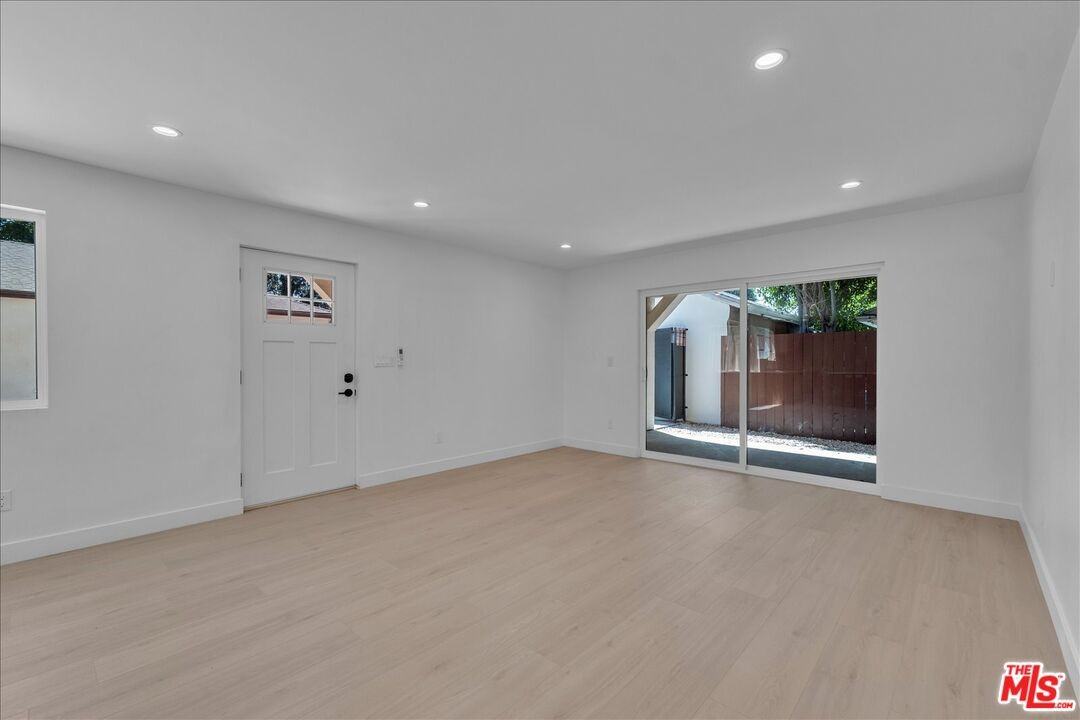 6913 Encino Ave - Photo 2 of 8