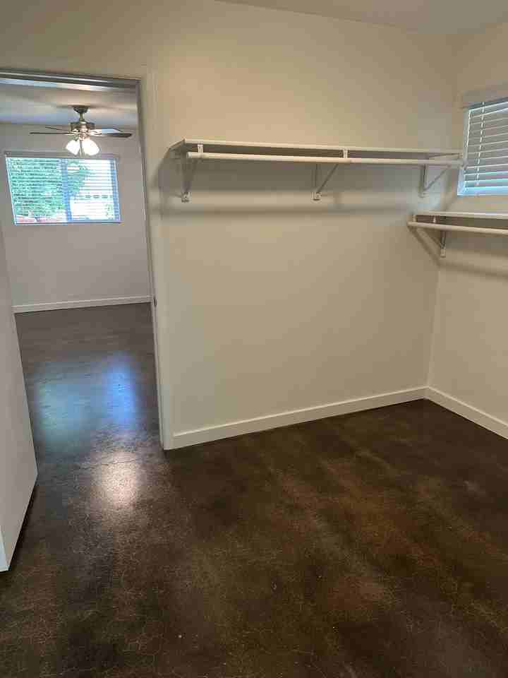 1815 East Minnezona Avenue - Photo 6 of 10