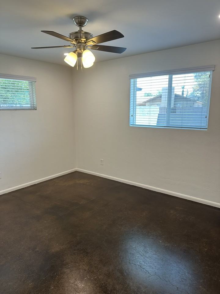 1815 East Minnezona Avenue - Photo 7 of 10